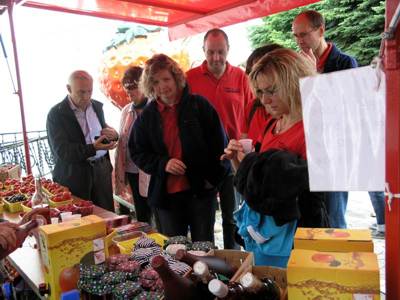 Erdbeerfest mit Erdbeerverkauf in Grafschaft-Bengen